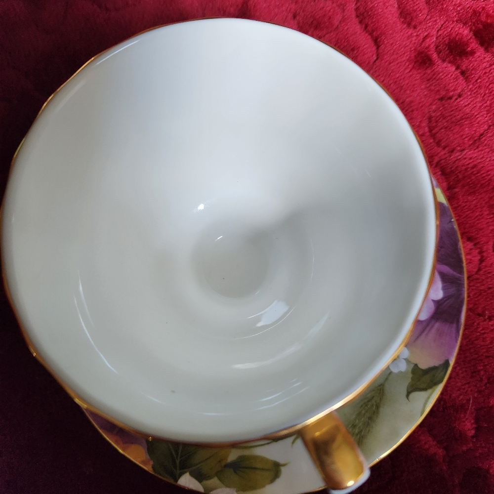 DUCHESS Fine Bone China Tea Cup and Saucer Vintage No Blemishes Made in England - Picture 4 of 10